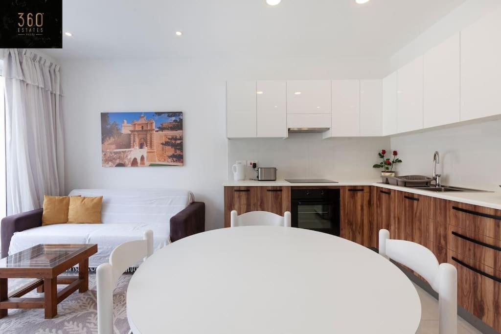 Comfy Apt With Terrace, 5 Mins To Sliema Ferries By 360 Estates Gzira Экстерьер фото