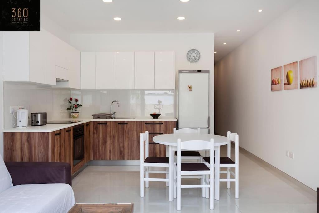 Comfy Apt With Terrace, 5 Mins To Sliema Ferries By 360 Estates Gzira Экстерьер фото